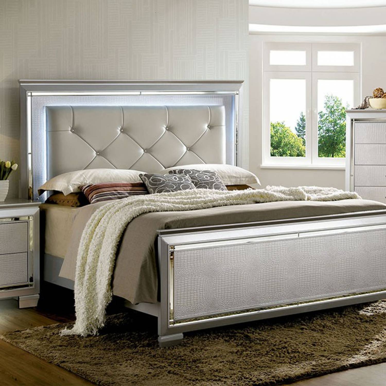 Кровать двуспальная цвет серебро